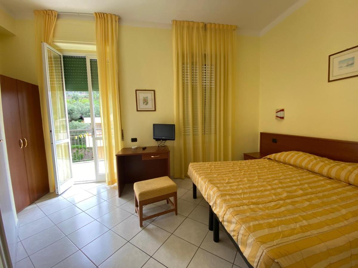 Hotel Rio Alassio Kültér fotó